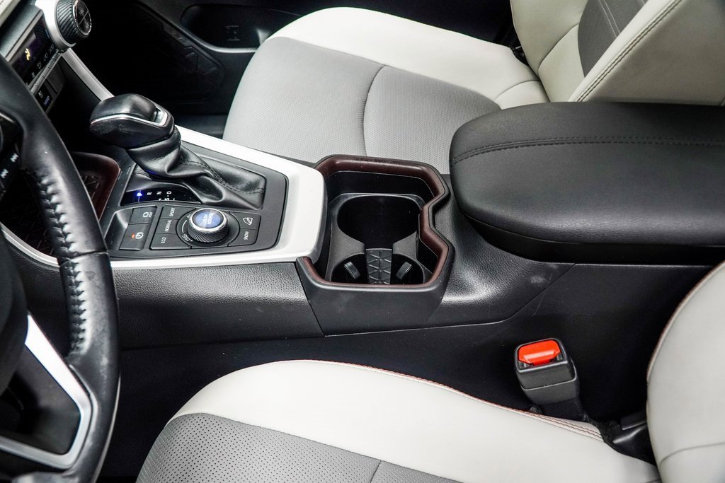 Used 2019 Toyota RAV4 Limited image 16