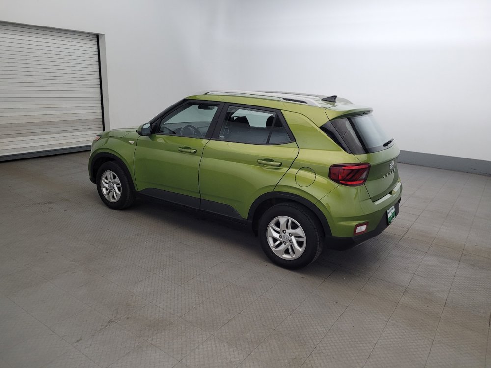 Used 2020 Hyundai Venue SEL w/ Convenience Package FWD image 3
