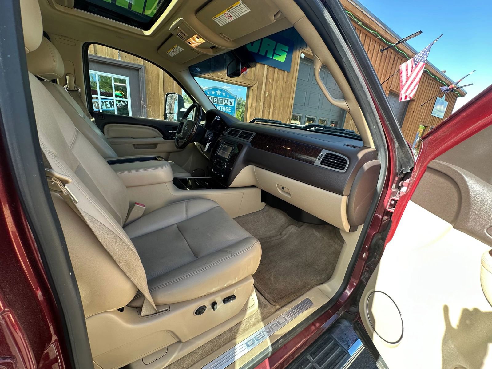 Used 2014 GMC Sierra 2500 Denali w/ Suspension Package, Off-Road image 10