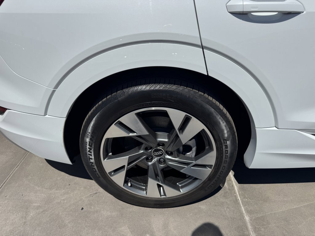 Used 2022 Audi e-tron Premium AWD/4WD image 15