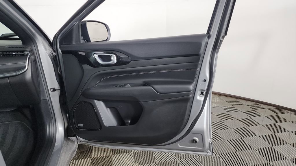 Used 2023 Jeep Compass High Altitude image 32