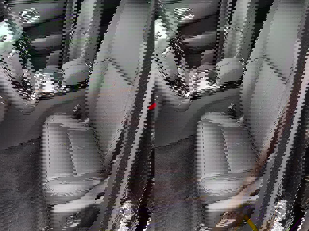 New 2026 Land Rover Range Rover Velar Dynamic SE AWD/4WD image 16