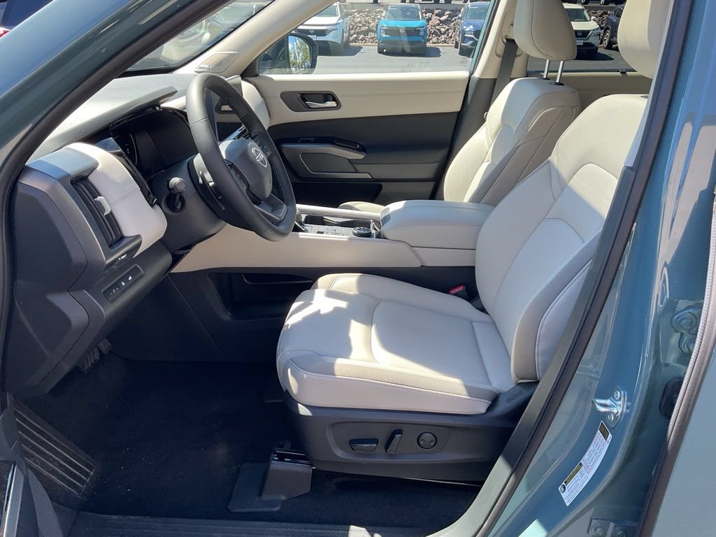 Used 2026 Nissan Pathfinder SL w/ SL Premium Package AWD/4WD image 10