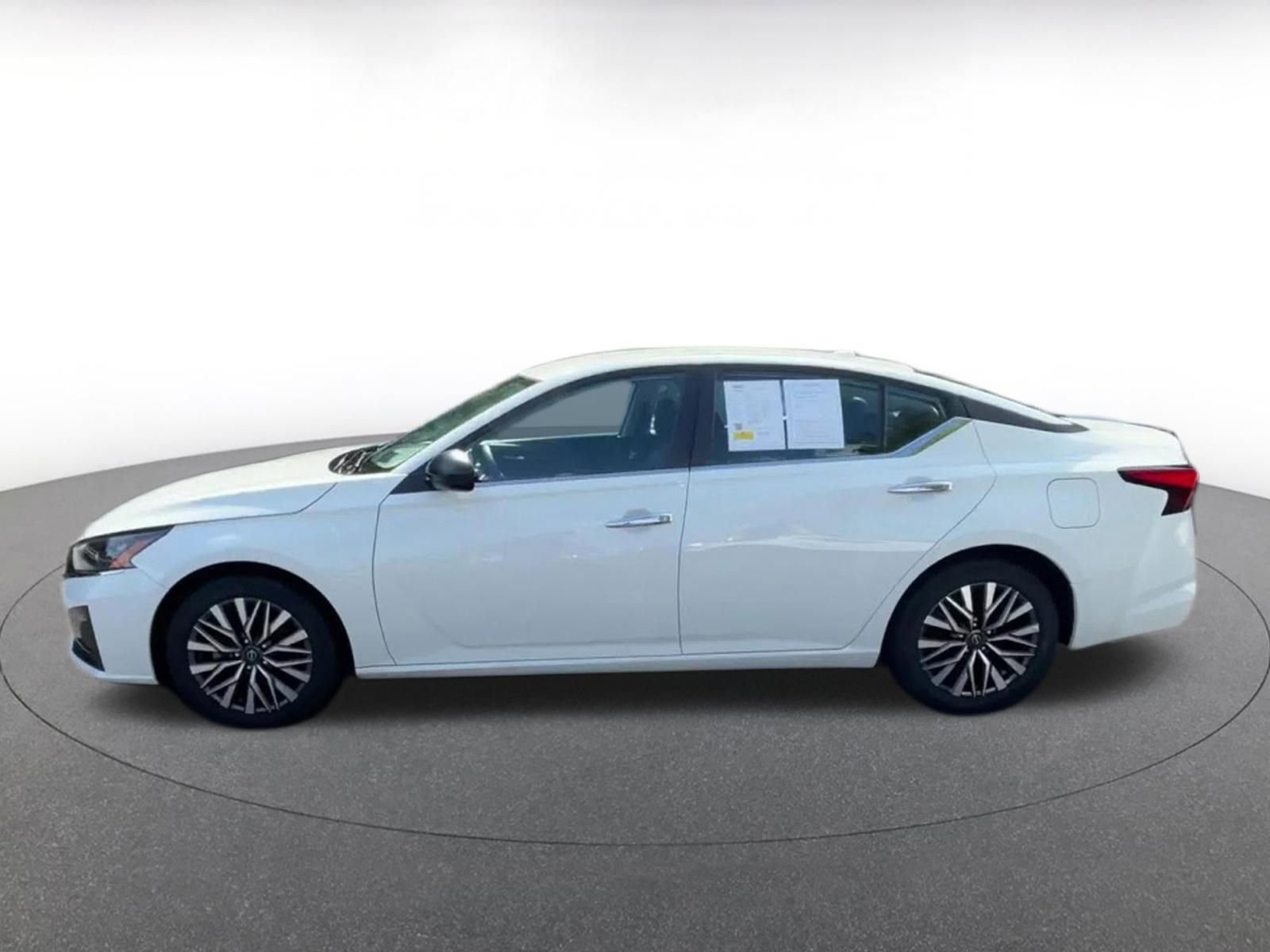 Used 2025 Nissan Altima 2.5 SV FWD image 9
