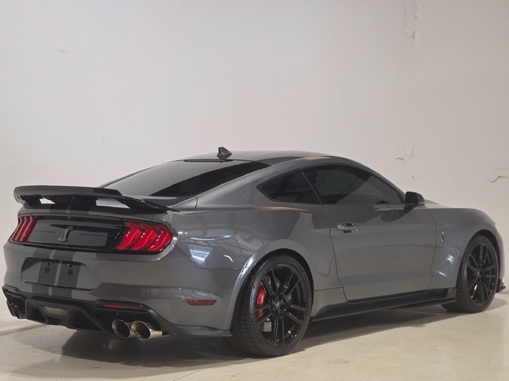 Used 2022 Ford Mustang Shelby GT500 w/ Technology Package RWD image 5