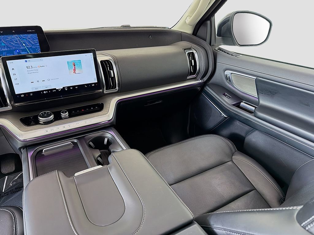 Used 2025 Ford Expedition Platinum AWD/4WD image 32