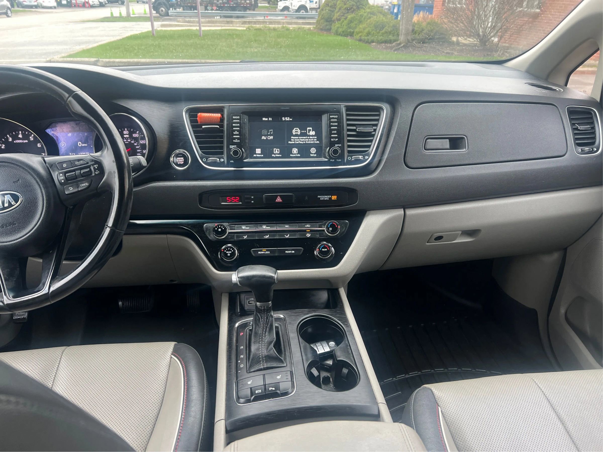Used 2017 Kia Sedona LX w/ LX Essentials Premium Package FWD image 29