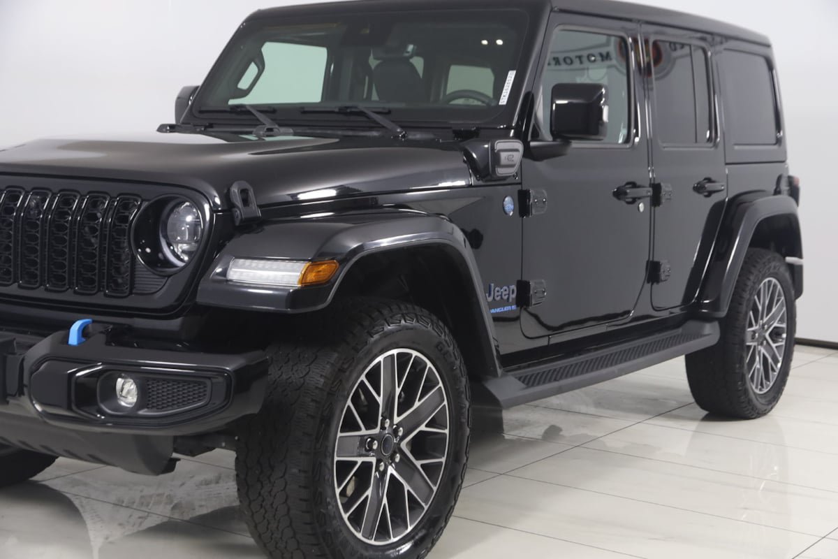 Used 2024 Jeep Wrangler High Altitude AWD/4WD image 42