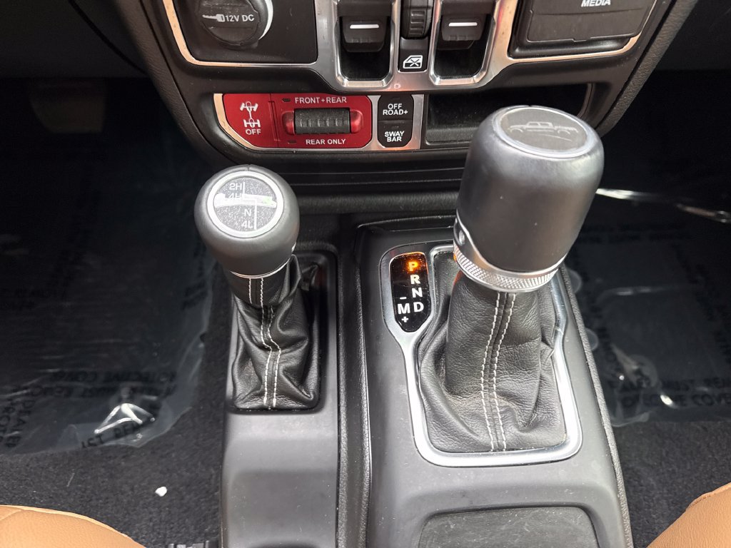 Used 2022 Jeep Gladiator Rubicon w/ Cold Weather Group AWD/4WD image 31