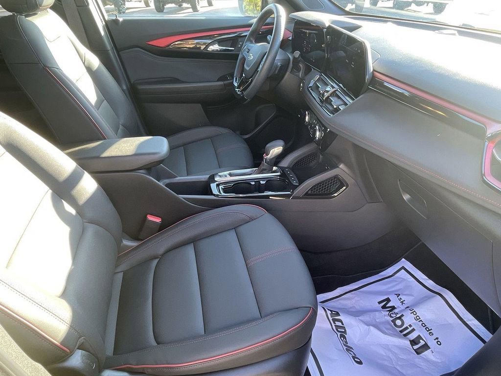 Certified 2024 Chevrolet TrailBlazer RS w/ Driver Confidence Package image 25