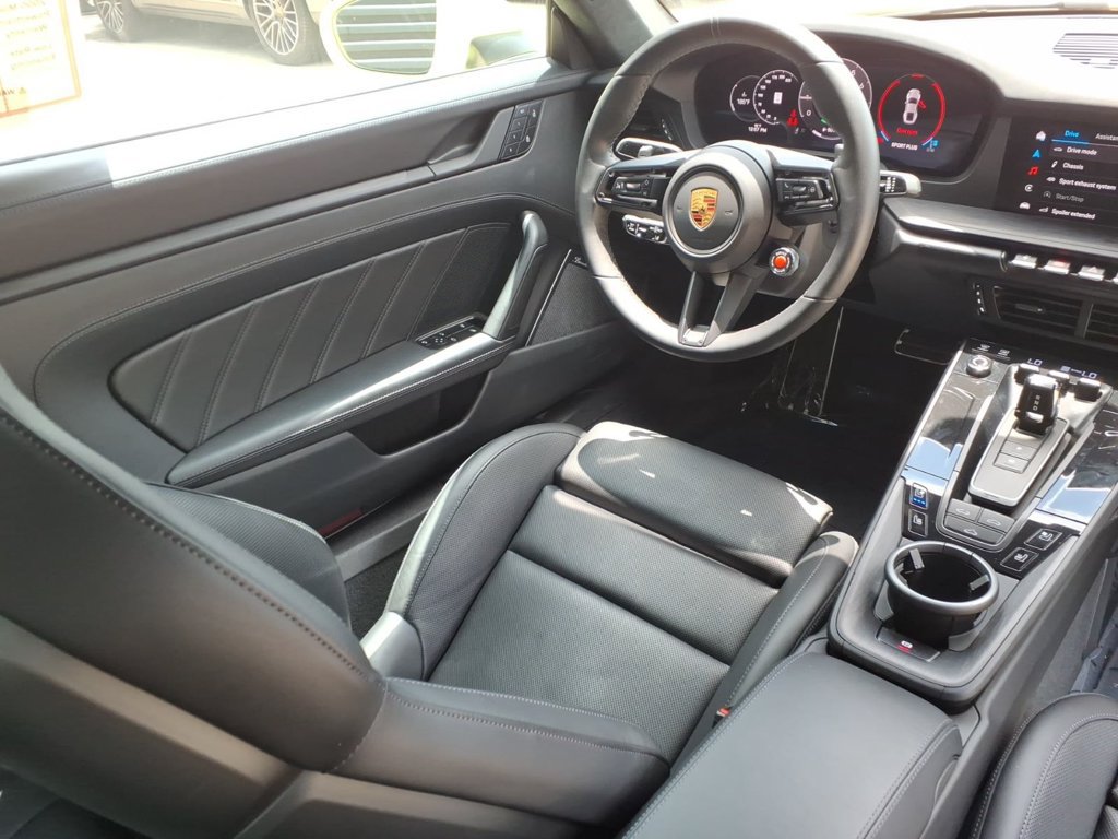 Certified 2025 Porsche 911 Carrera GTS RWD image 21