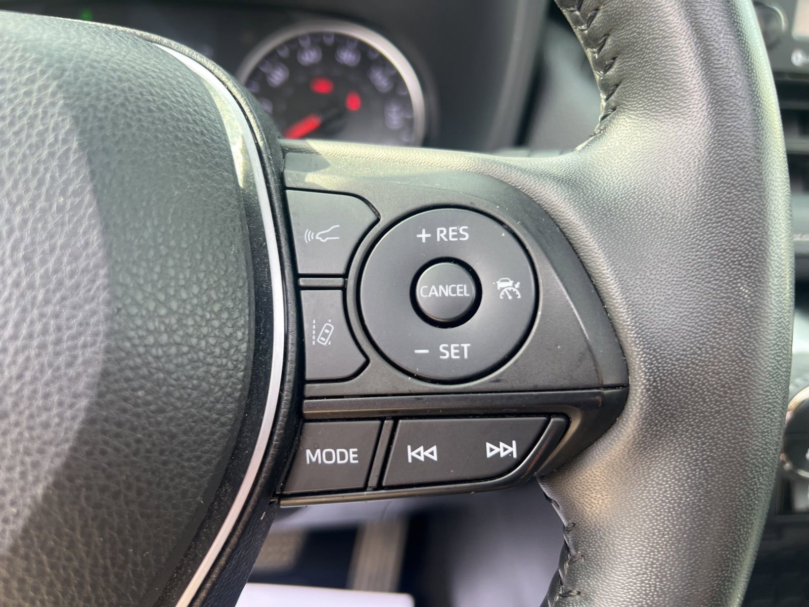 Used 2022 Toyota RAV4 XLE image 31