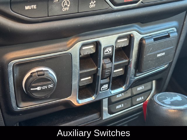 Used 2022 Jeep Wrangler Unlimited Sahara w/ Cold Weather Group AWD/4WD image 37