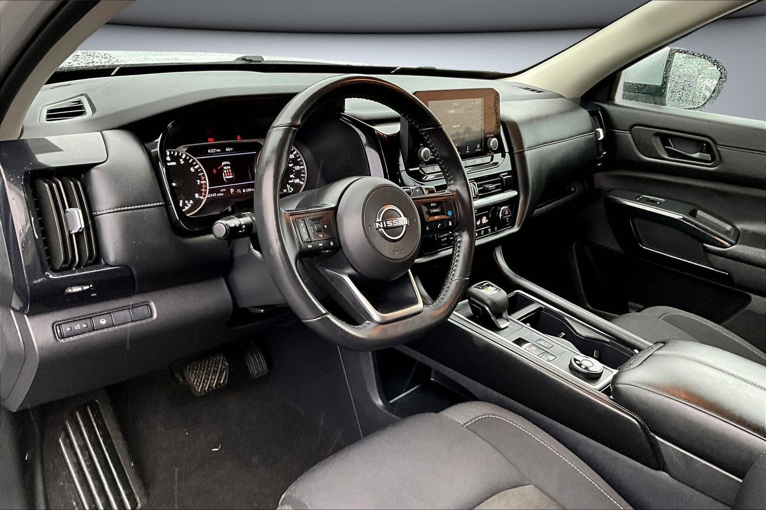 Used 2024 Nissan Pathfinder SV image 15