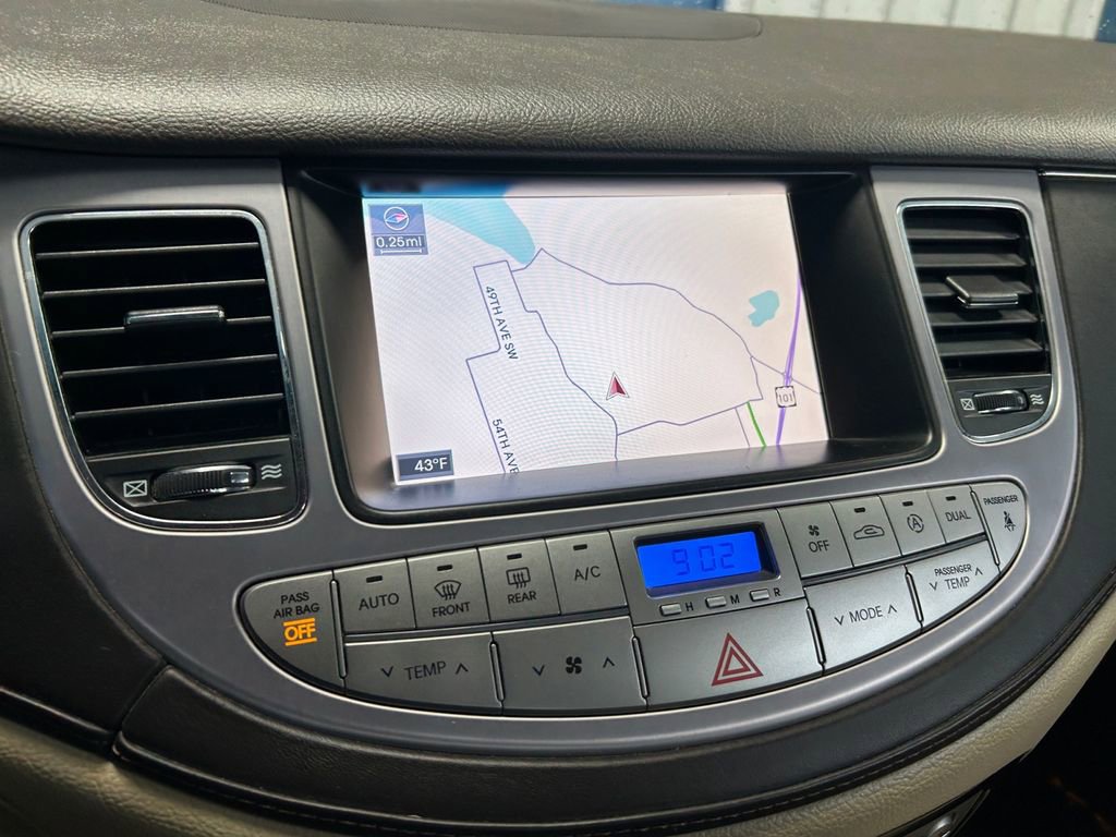 Used 2011 Hyundai Genesis 4.6 image 35