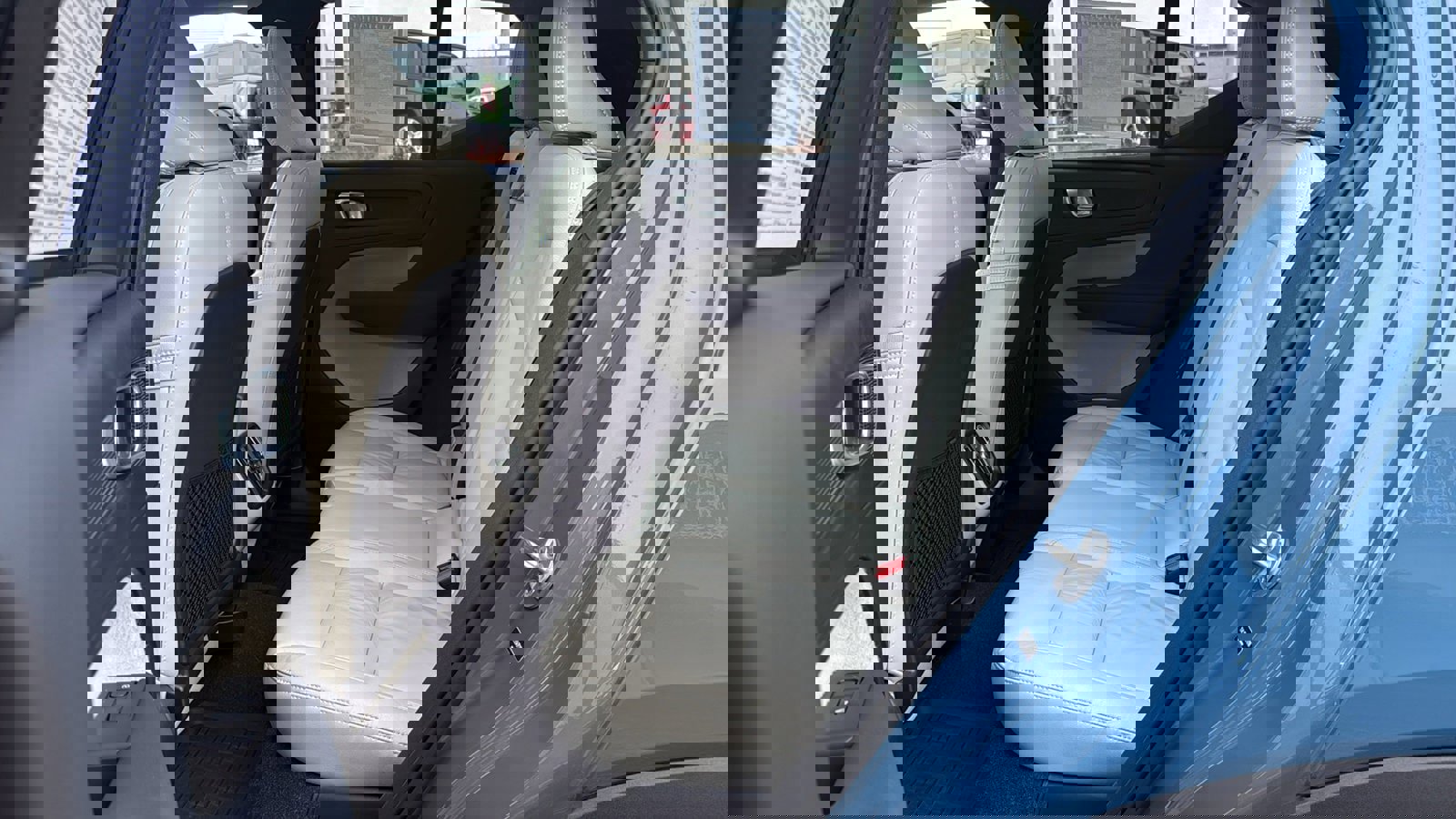 Used 2023 Volvo XC40 B5 Plus w/ Climate Package image 13