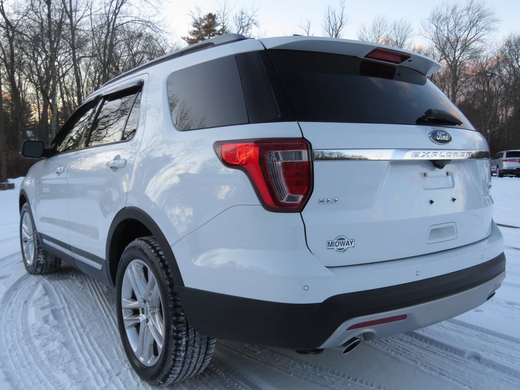 Used 2017 Ford Explorer XLT w/ Equipment Group 202A image 7