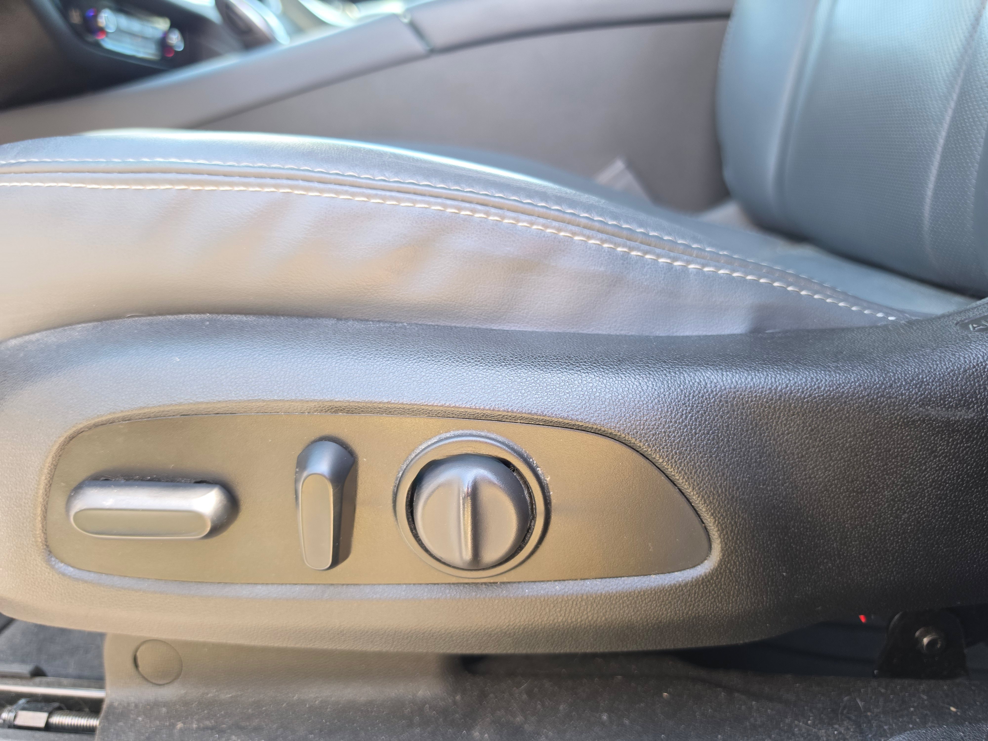 Used 2021 Buick Enclave Essence AWD/4WD image 12