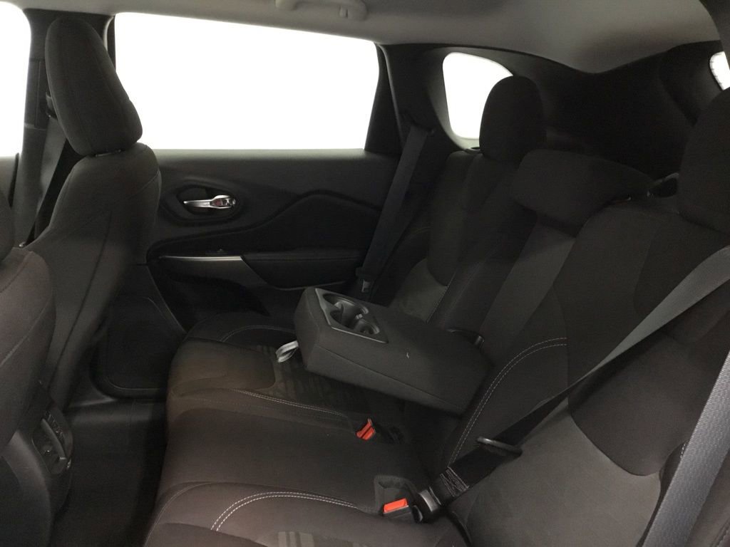 Used 2022 Jeep Cherokee Latitude w/ Trailer Tow Group image 32