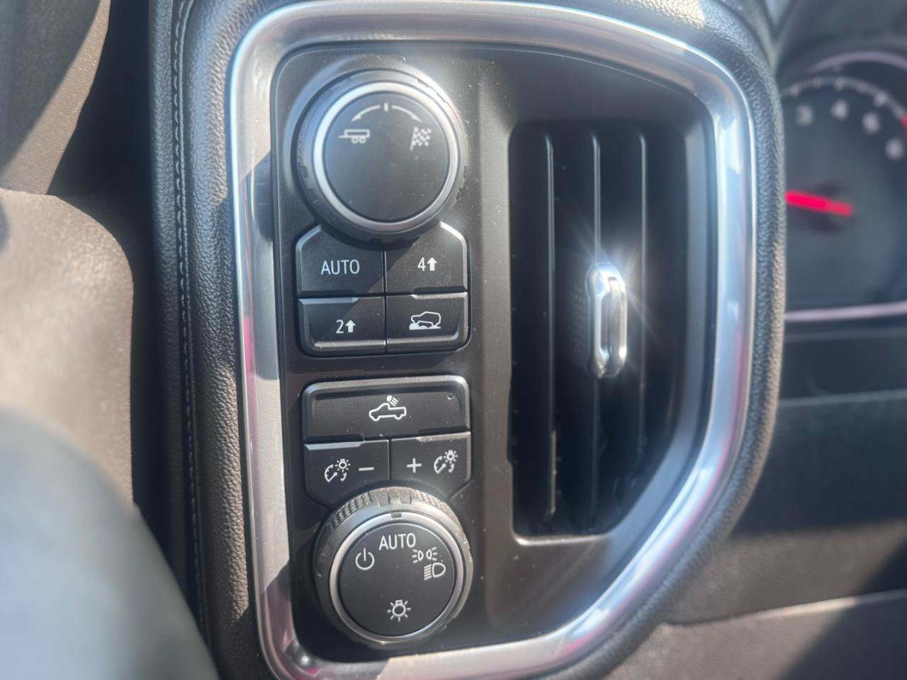 Used 2019 Chevrolet Silverado 1500 LT w/ All-Star Edition AWD/4WD image 13