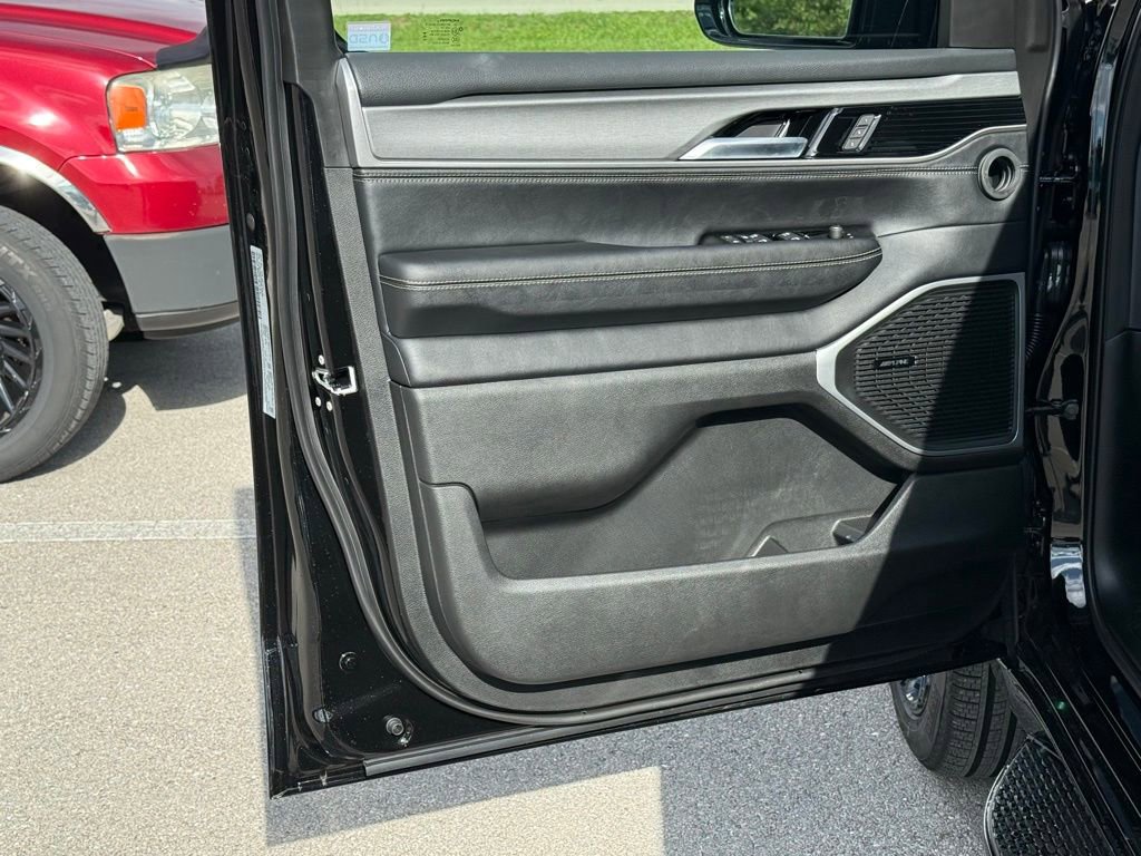 New 2025 Jeep Wagoneer L Series II w/ Premium Group I image 47