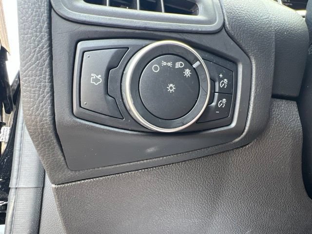 Used 2017 Ford Focus SE FWD image 11