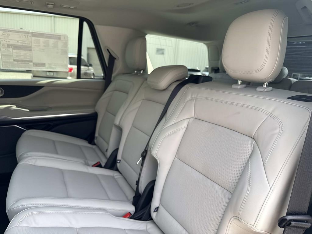 New 2026 Lincoln Navigator Reserve w/ Jet Appearance Package image 15