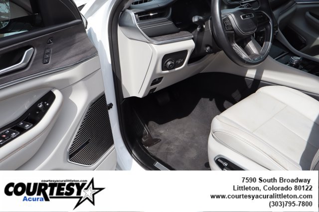 Used 2022 Jeep Grand Cherokee L Overland w/ Luxury Tech Group IV AWD/4WD image 23