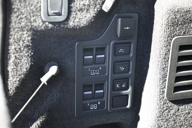 New 2025 Land Rover Discovery Metropolitan Edition image 38