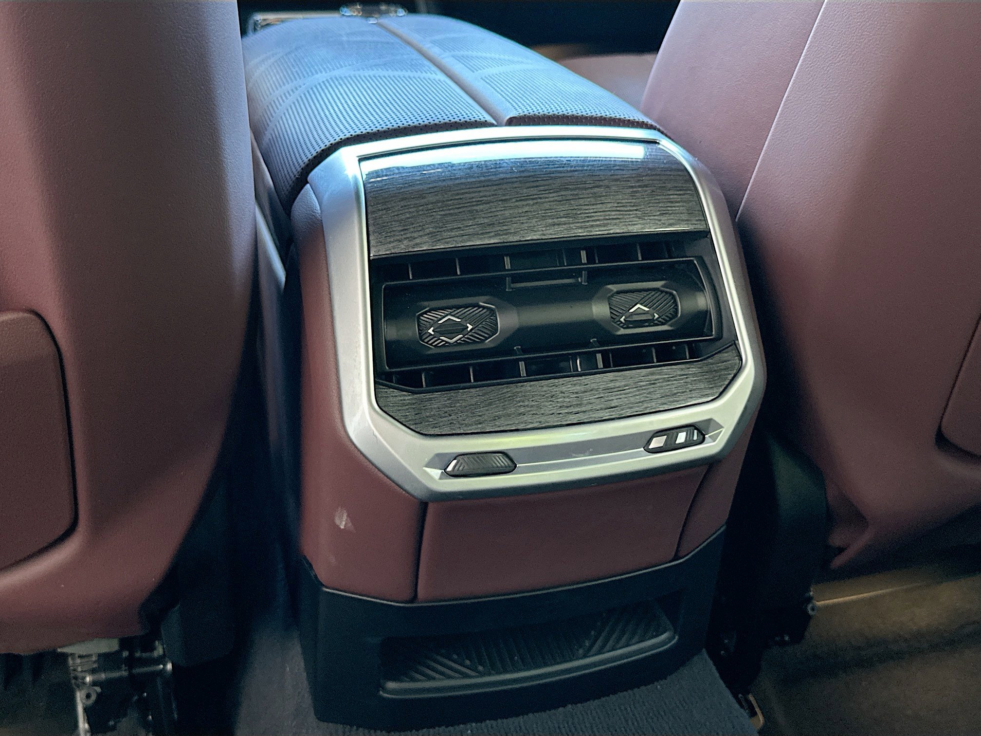 Certified 2023 BMW 740i image 27