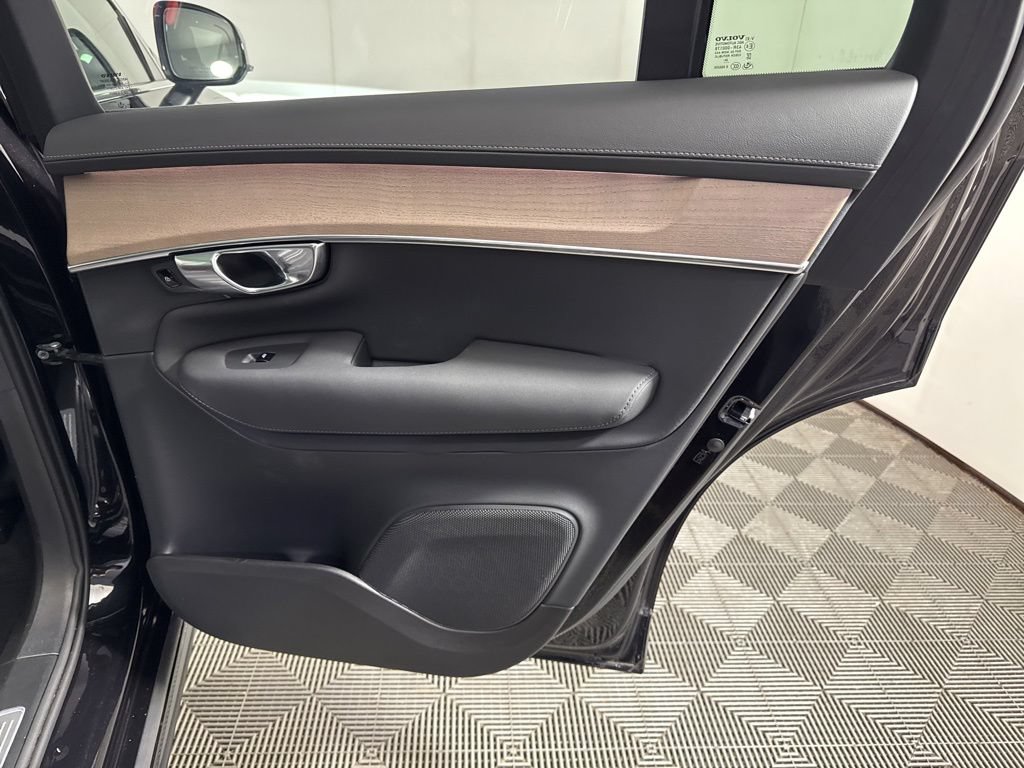 Used 2025 Volvo XC90 B6 Plus AWD/4WD image 18