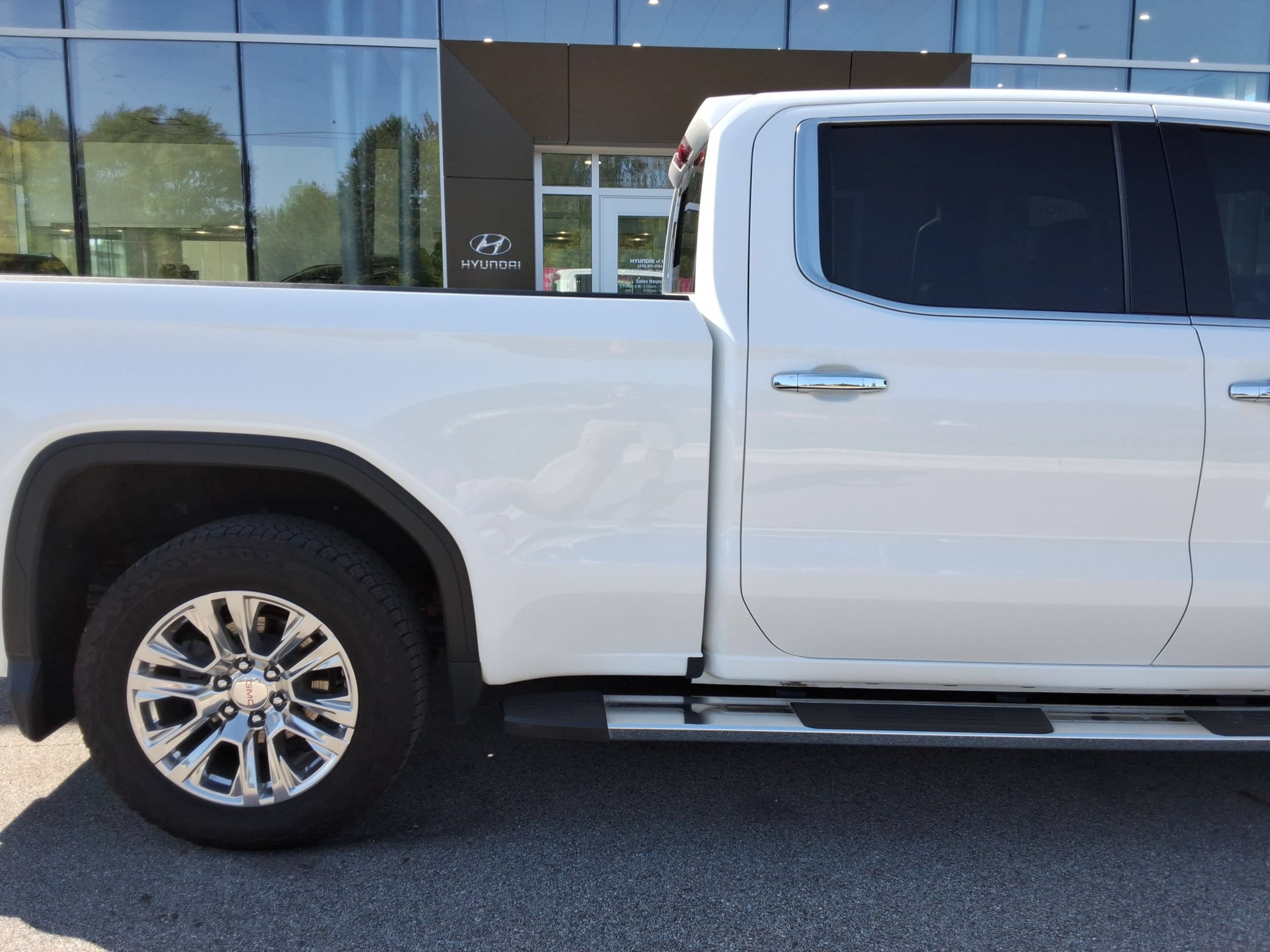 Used 2023 GMC Sierra 1500 Denali w/ Technology Package AWD/4WD image 21