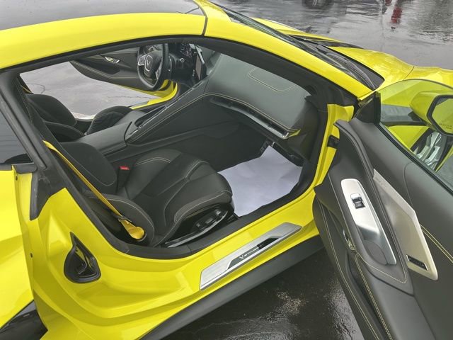 Used 2021 Chevrolet Corvette Stingray Premium Cpe w/ Z51 Performance Package image 17