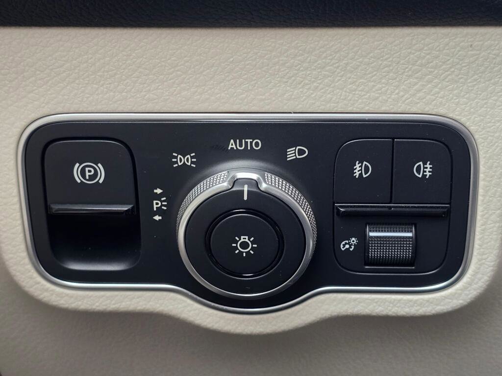 New 2026 Mercedes-Benz GLB 250 4MATIC image 36