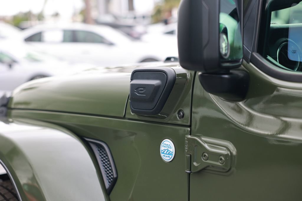 Used 2021 Jeep Wrangler Unlimited Sahara w/ Cold Weather Group AWD/4WD image 16