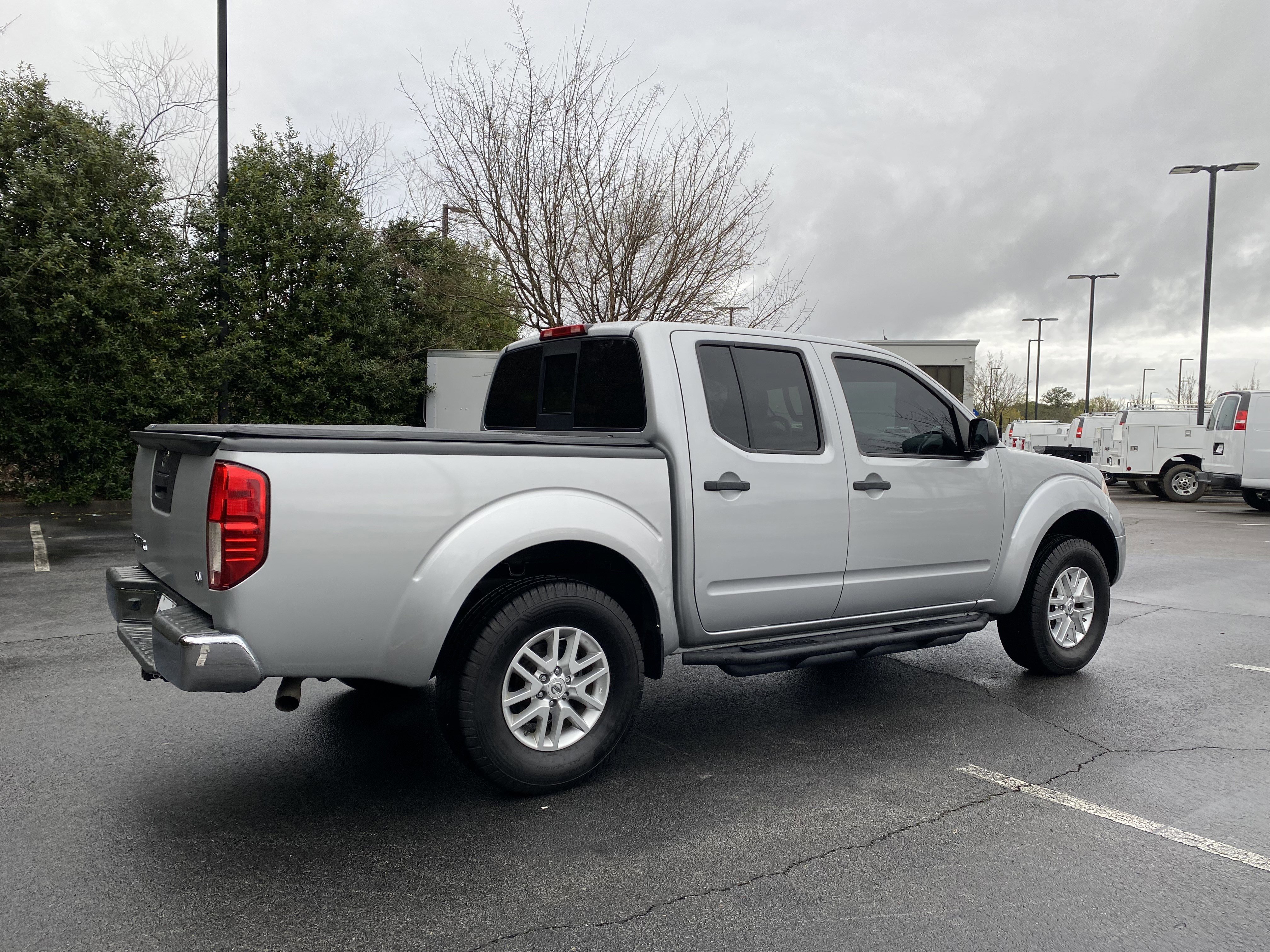 Used 2016 Nissan Frontier SV image 9