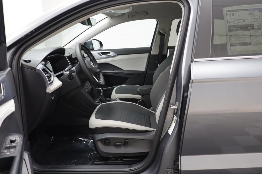 New 2026 Volkswagen Taos SE AWD/4WD image 6