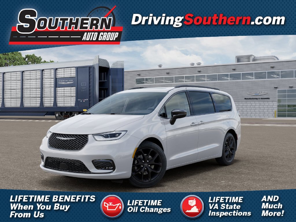 New 2026 Chrysler Pacifica Limited w/ Uconnect Theater Family Group