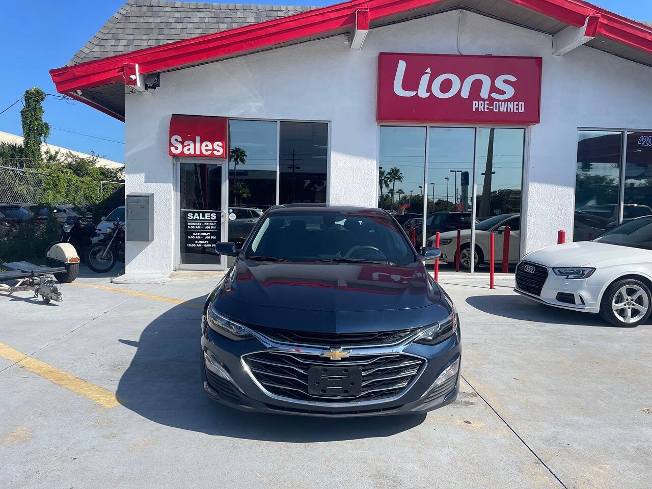 Used 2022 Chevrolet Malibu LT FWD image 1