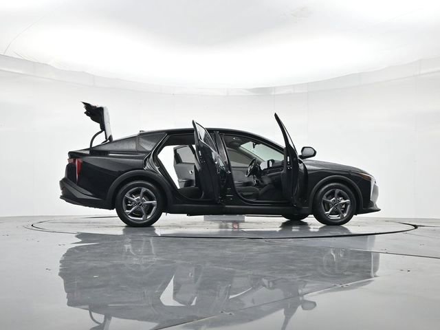 Used 2025 Kia K4 LXS image 51