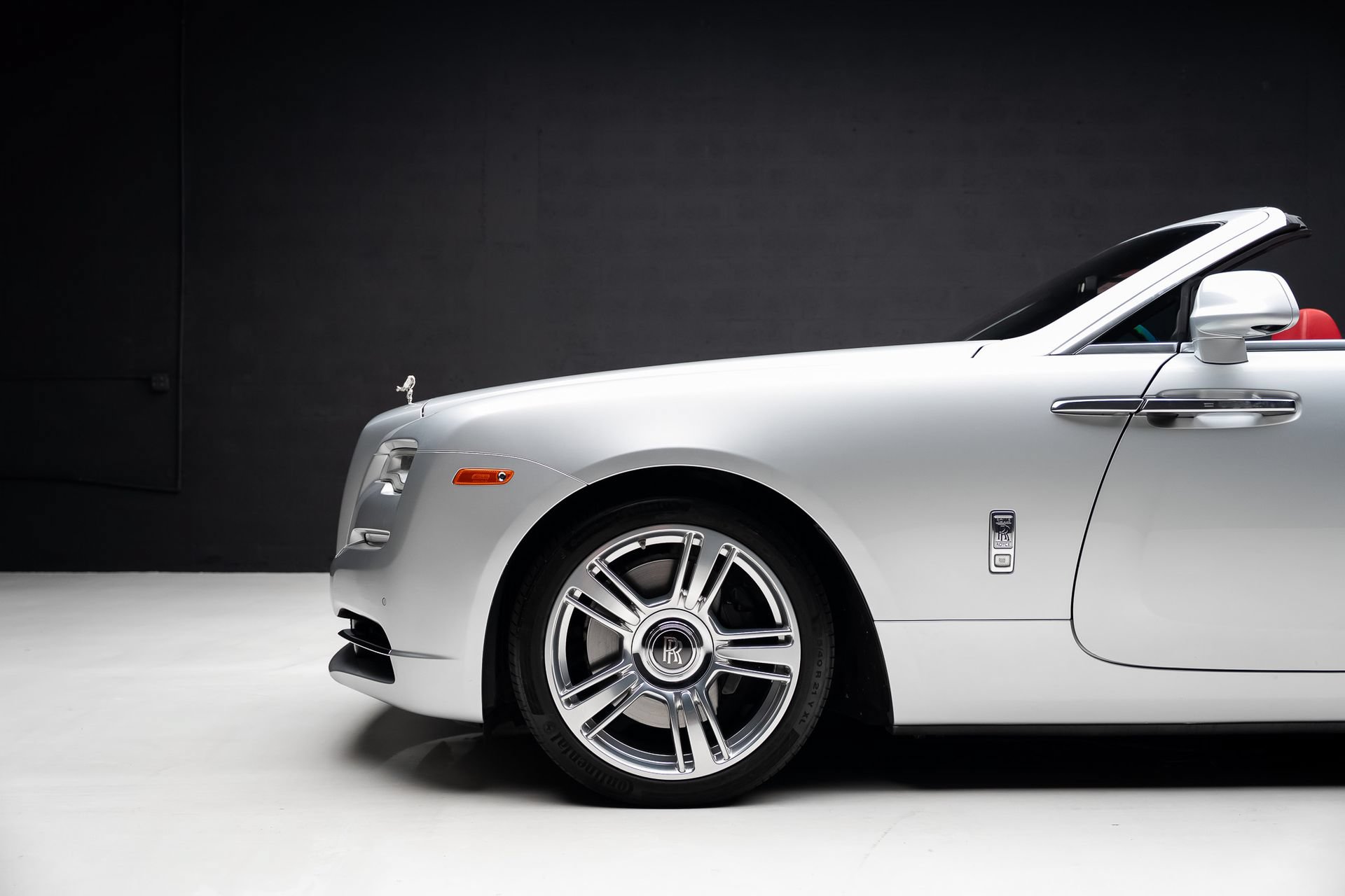 Used 2017 Rolls-Royce Dawn RWD image 21