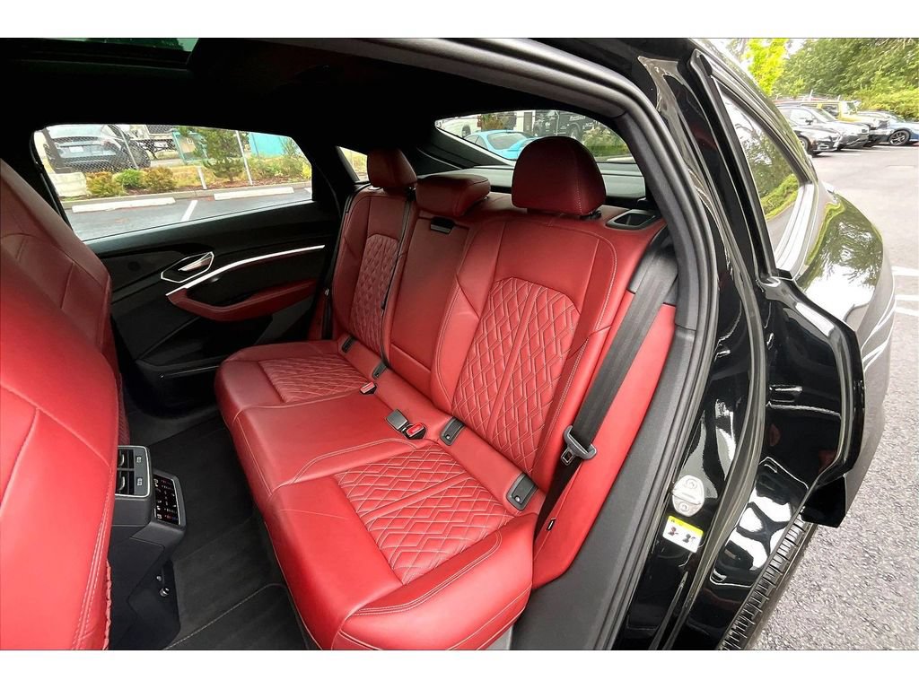 Used 2024 Audi SQ8 e-tron Premium Plus w/ Black Optic Package AWD/4WD image 26