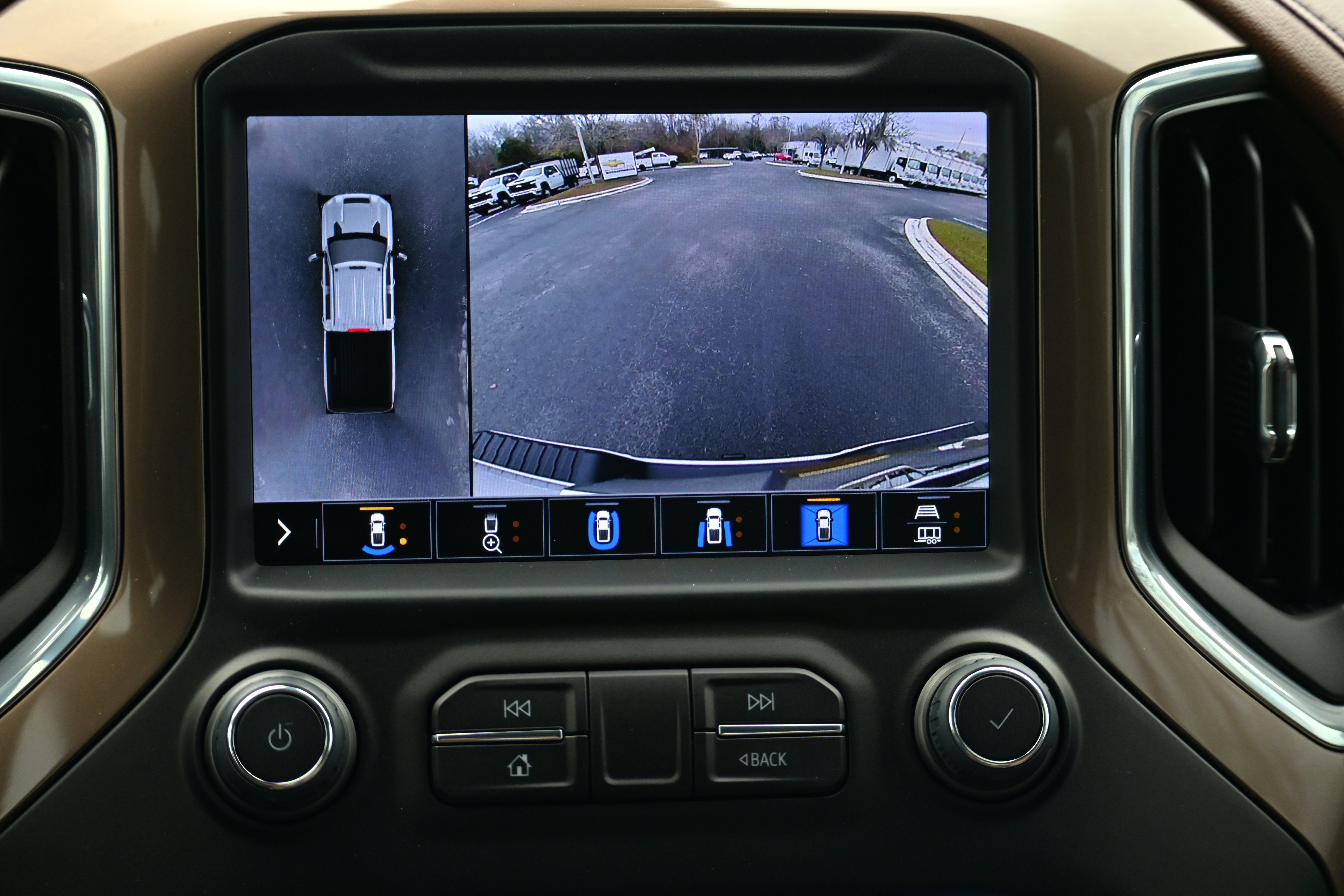 Used 2023 Chevrolet Silverado 2500 High Country w/ Z71 Off-Road Package image 18