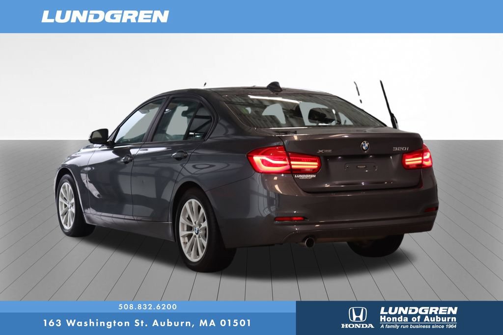 Used 2018 BMW 320i xDrive Sedan w/ Convenience Package AWD/4WD image 3