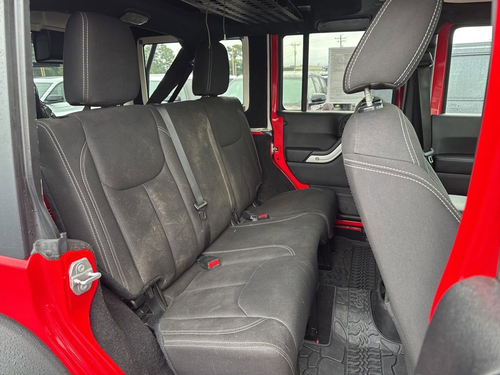 Used 2016 Jeep Wrangler Unlimited Rubicon w/ Connectivity Group image 35