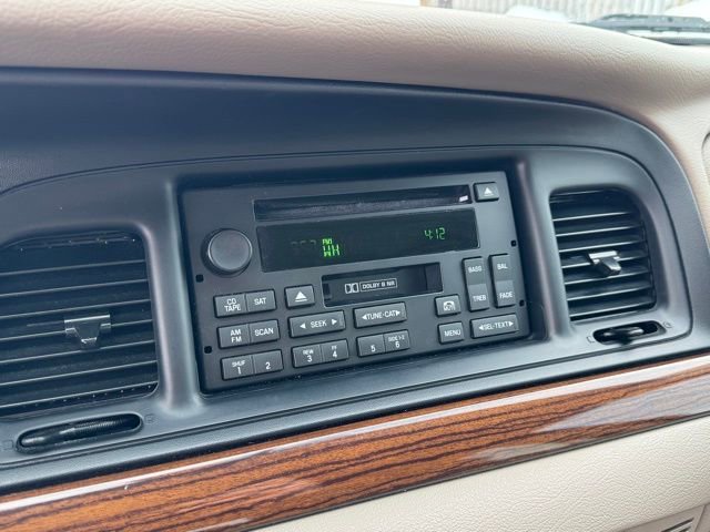 Used 2005 Ford Crown Victoria image 23