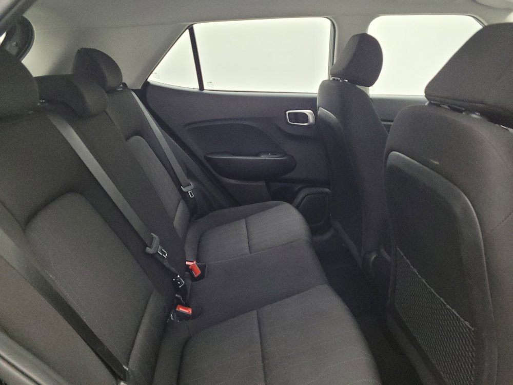 Used 2025 Hyundai Venue SE FWD image 19