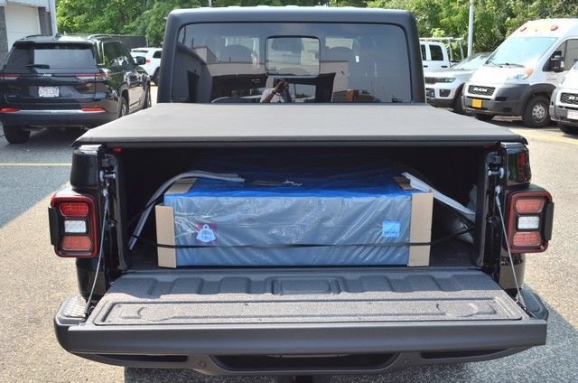 New 2026 Jeep Gladiator Sport AWD/4WD image 35