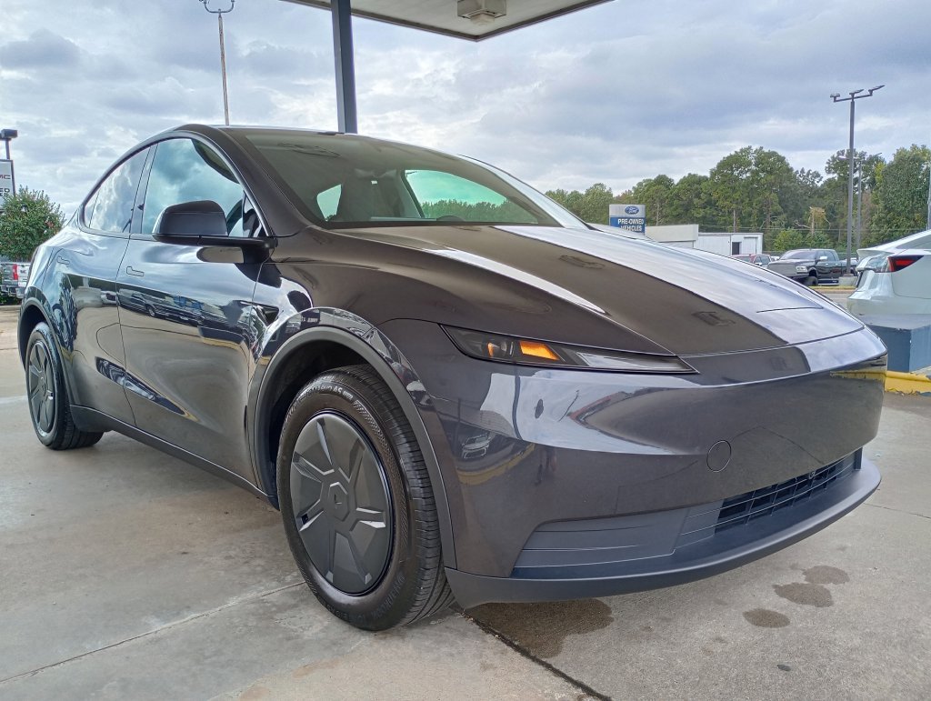 Used 2026 Tesla Model Y 2WD image 7