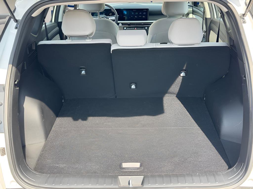 Certified 2025 Hyundai Tucson SE image 11